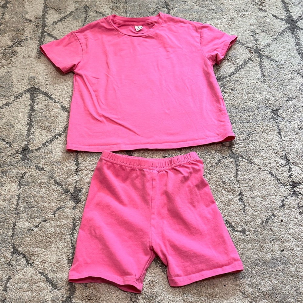 6t shorts and tee set 💕